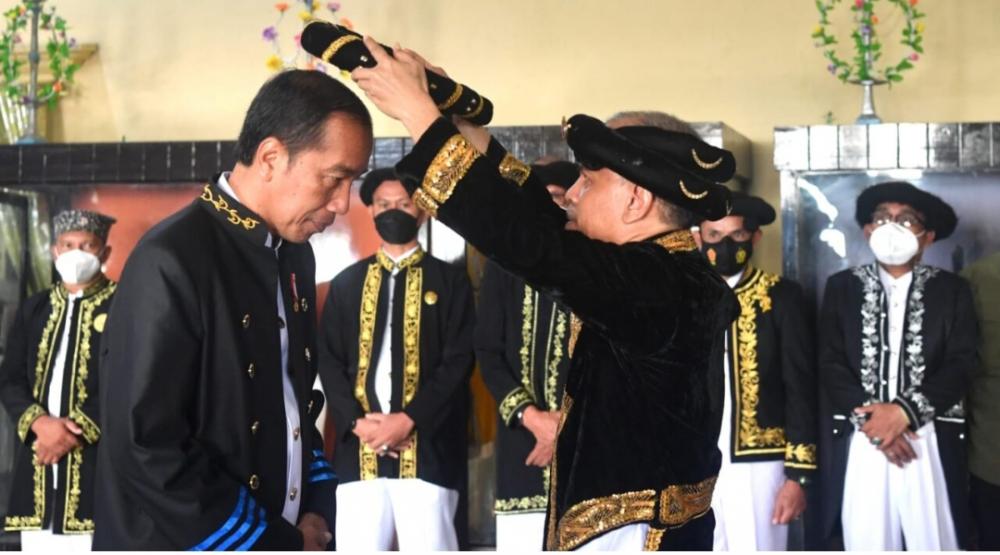 "Dada Madopo Malomo" Gelar Adat Kesultanan Ternate untuk Jokowi