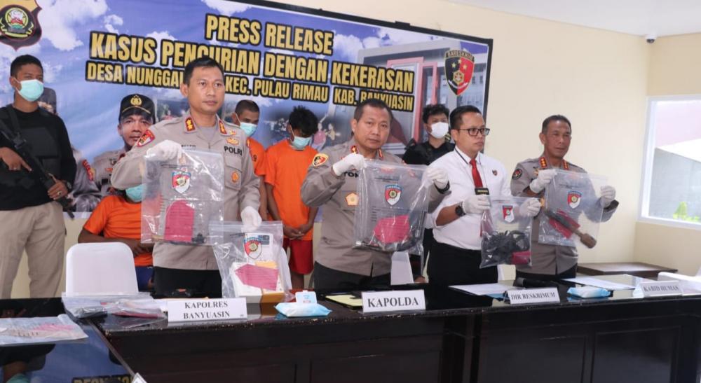 4 dari 5 Pelaku Pembunuh Kadus III Nunggal Sari dan Istri Dibekuk Polisi