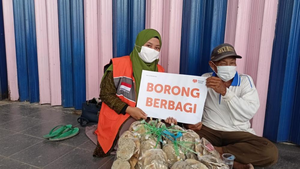 BAHAGIANYA PAK NASIR, DAGANGAN HABIS DIBORONG LALU DIBAGIKAN 