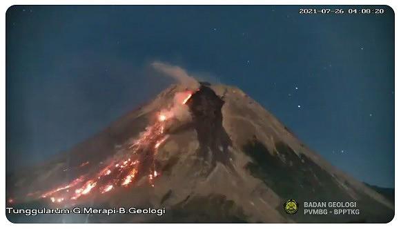 BPBD Magelang Pantau Kebakaran Vegetasi di Lereng Gunung Merapi