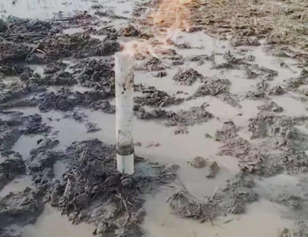 Fenomena Aneh di OKU Timur: Sumur Bor Warga Semburkan Gas Metana Bercampur Api, BPBD Siaga
