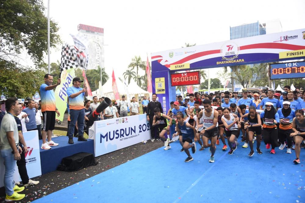 Gubernur Herman Deru Lepas Ribuan Peserta Musi Run 2023