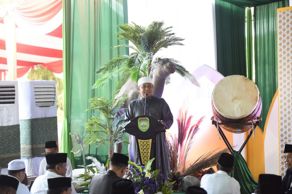 Gubernur dan Wagub Sumsel Sholat Ied Berjamaah Bersama Ribuan Umat Muslim Palembang di Halaman Griya Agung