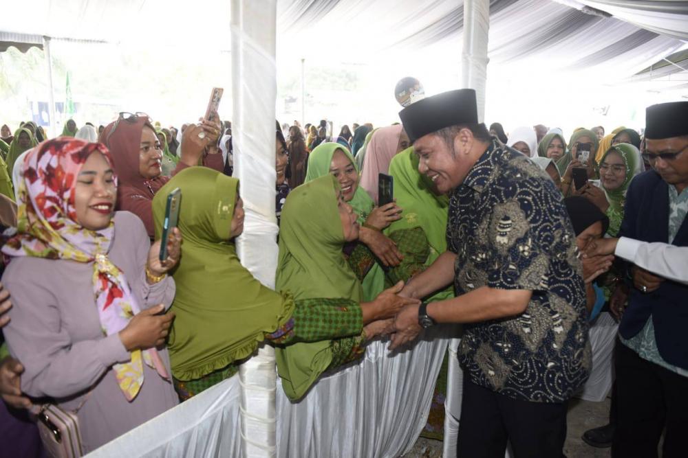 Herman Deru Bersama Ribuan Warga Desa Bumi Kencana Lantunkan Shalawat Sambut Maulid Nabi Muhammad SAW