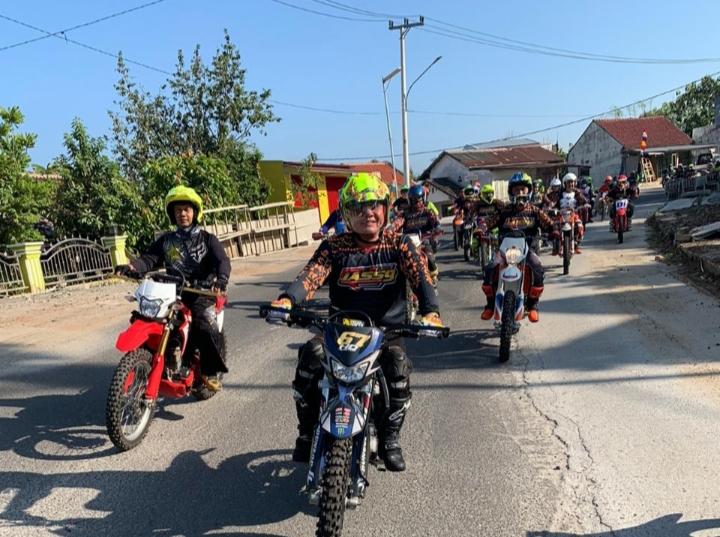 Herman Deru Jajal Keindahan Alam Bumi Serasan Seandanan Bareng 2.500 Crosser