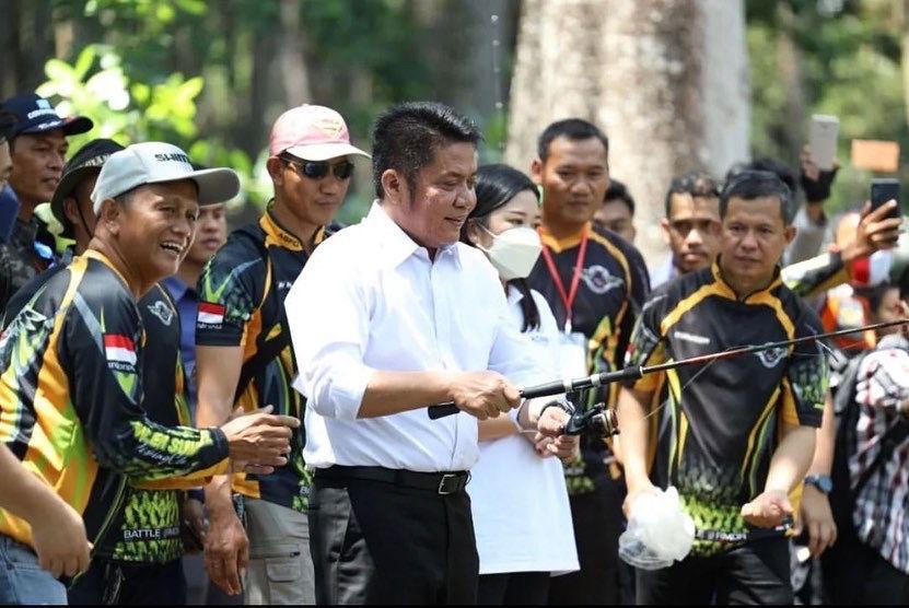 Jaga Kelestarian Ekosistem Lingkungan, Herman Deru Rangkul Komunitas Pemancing