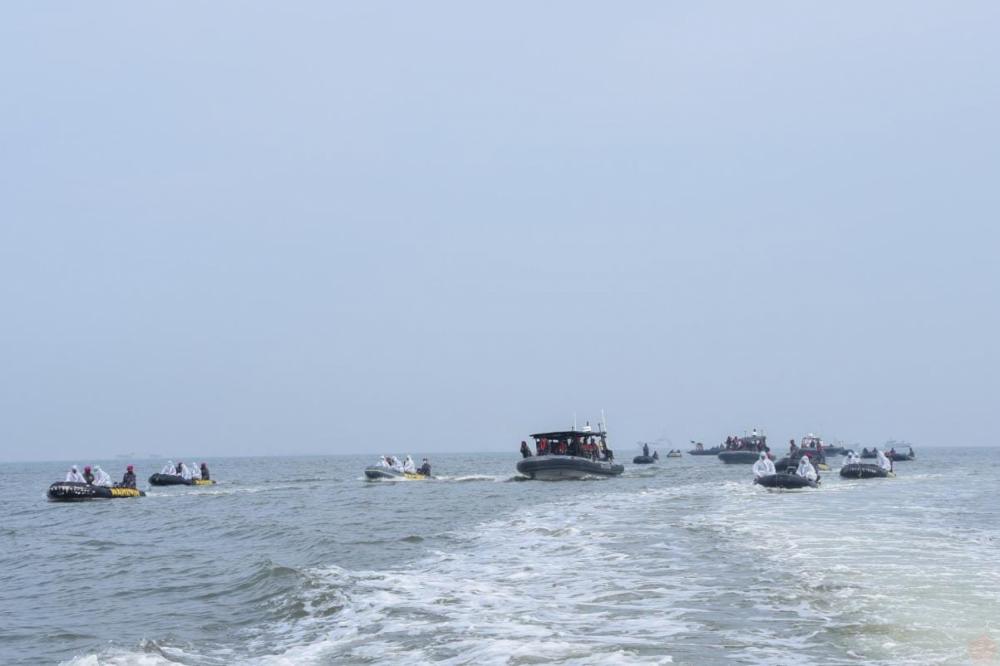 Korps Marinir TNI AL Laksanakan Serbuan Vaksinasi dari Laut