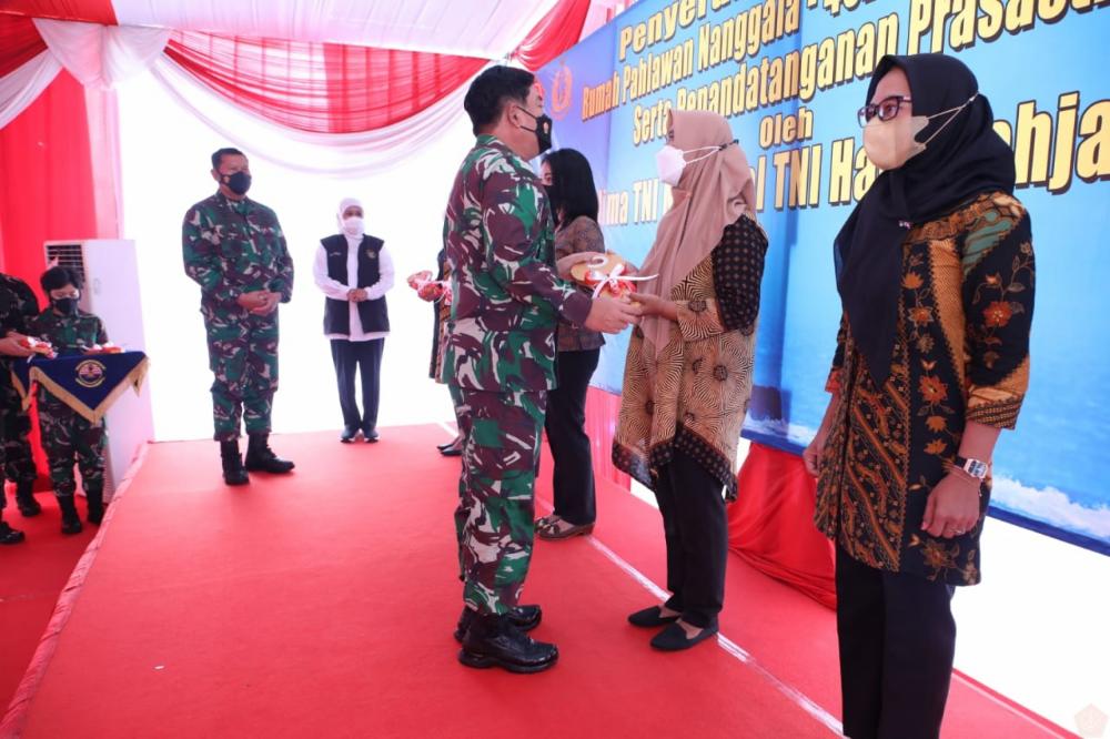 Panglima TNI serahkan Kunci Rumah Bagi Ahli Waris Prajurit KRI Nanggala-402