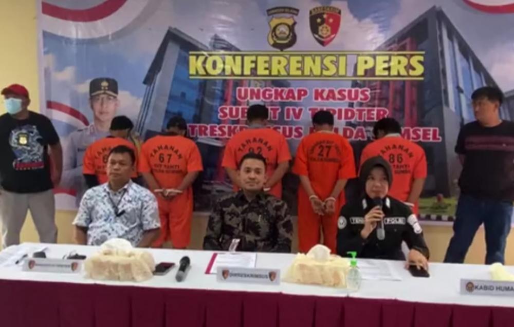 Polda Sumsel Tangkap 291 Ton Solar Illegal dan Sita Buku Tabungan Berisi Belasan Miliar