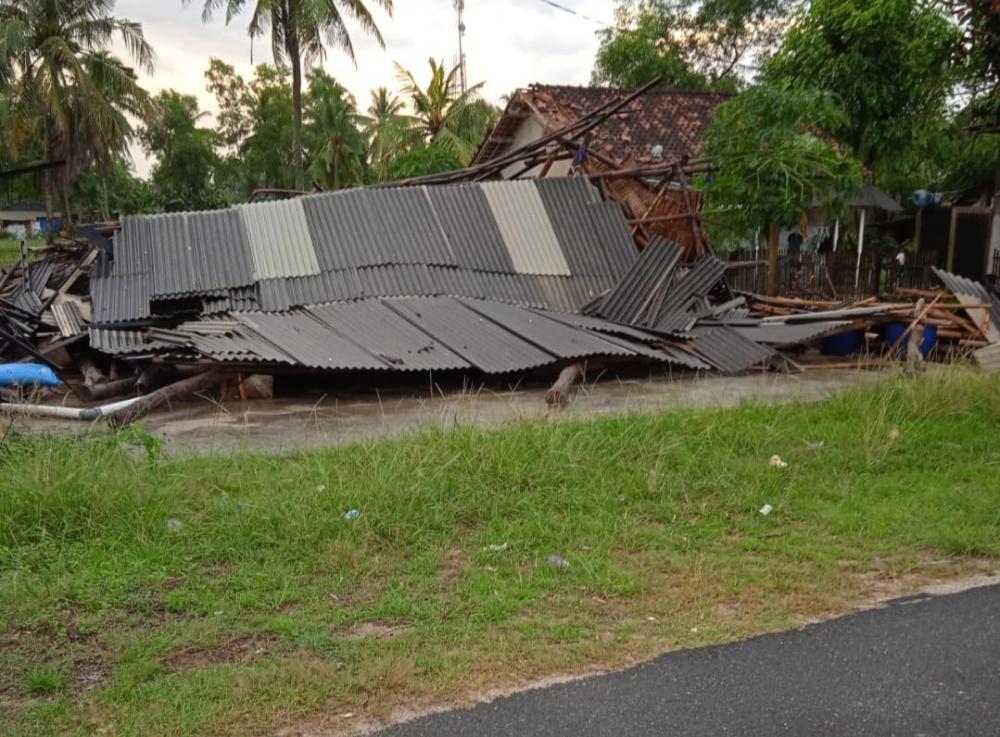 Puting Beliung Terjang Pemukiman Warga di Lampung Timur