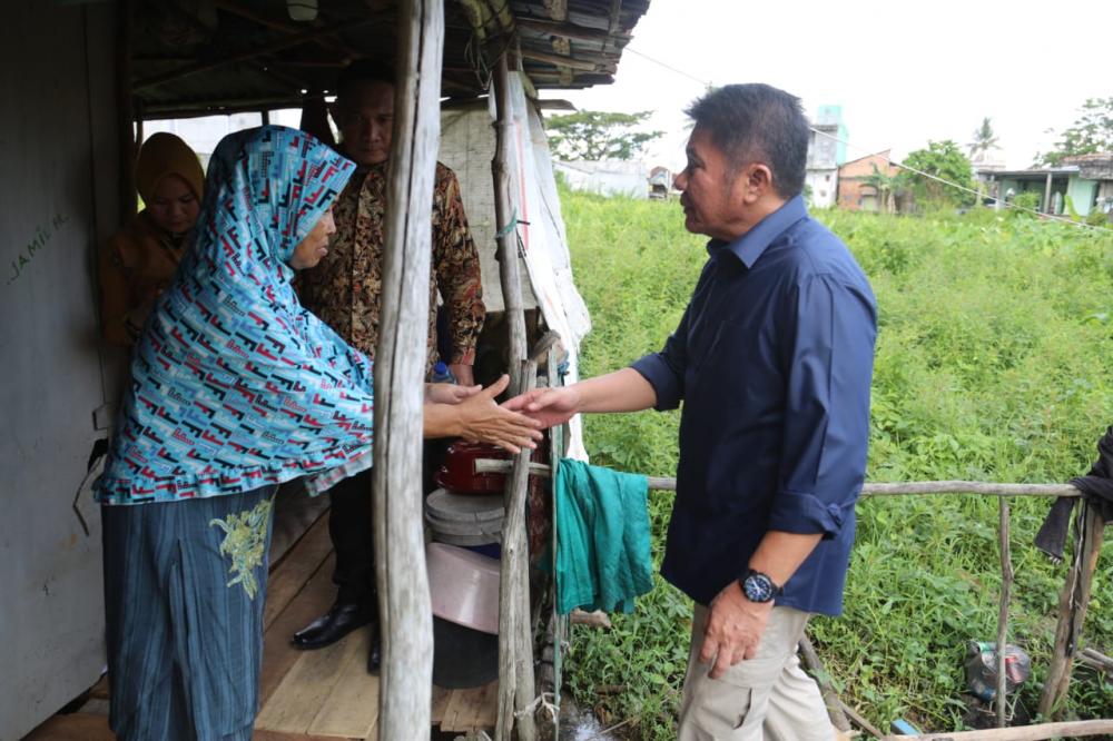 Sudah Tak Layak Huni, Herman Deru Tinjau Kondisi Rumah Ibu Azizah Untuk Program Bedah Rumah