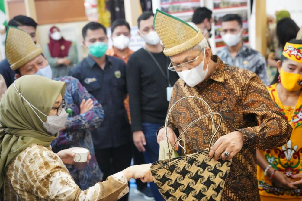 Wagub Mawardi Buka Pameran Hasil Kegiatan Restorasi Gambut Pertama di Indonesia