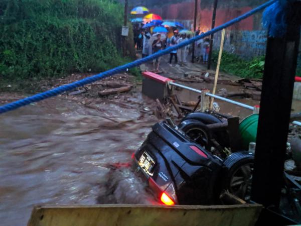 Banjir Bandang Hanyutkan Satu Rumah Warga Sukabumi