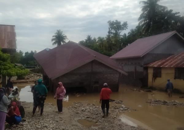 Banjir Menerjang, 3 Warga Tewas dan 4 Orang Hilang