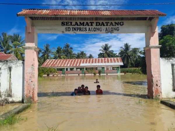 Banjir Rendam 110 Rumah Warga dan Lahan Pertanian di Mamuju Tengah