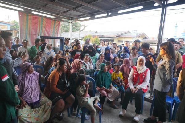 Bantu Warga Terdampak Kebakaran, Anggota DPD RI Ratu Tenny Leriva Turun Langsung dan Salurkan Bantuan di Kelurahan 1 Ulu