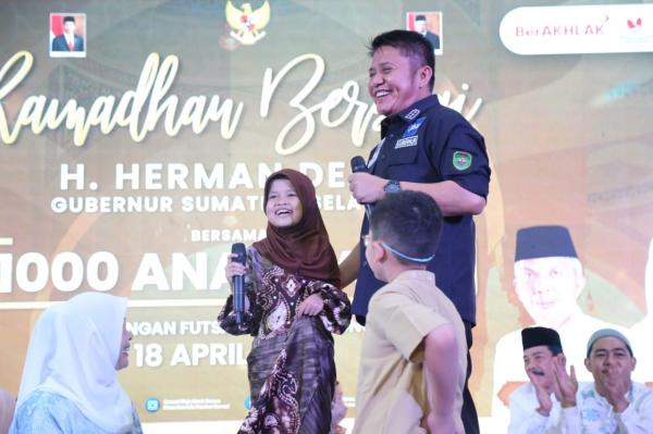 Di Penghujung Ramadhan 1444 H, Herman Deru Berbagi Keceriaan Bersama 1000 Anak Yatim Piatu