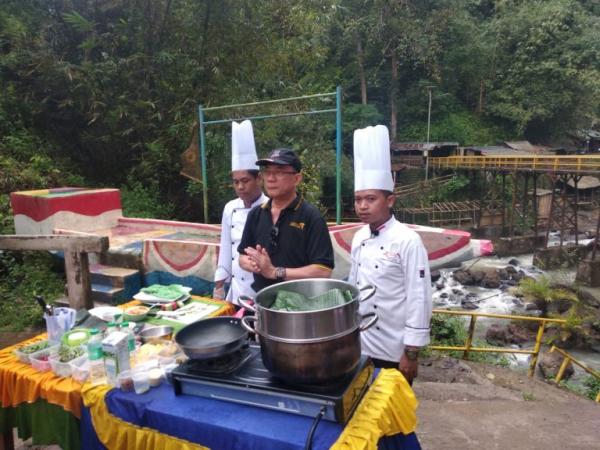 Kepala Disbudpar Sumsel Gelar Masak di Destinasi Wisata Sembari Kenalkan Potensi Alam dan Kuliner