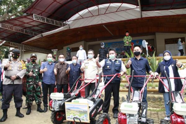 Dukung Majukan Pertanian Sayur Mayur di Pagaralam, Gubernur HD Bantu 150 Set Alsintan 