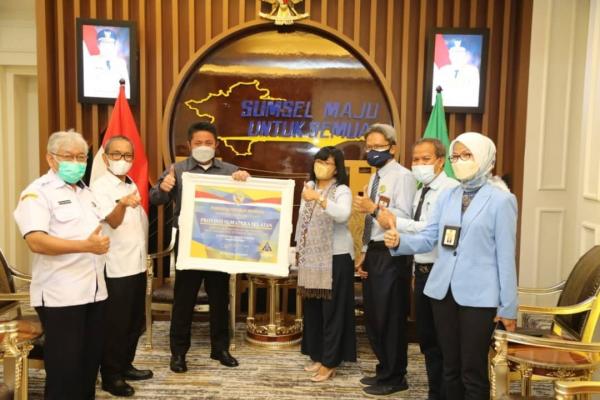 Gubernur Herman Deru Terima Plakat WTP ke-7 dari Menkeu