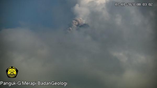 Gunung Merapi Keluarkan Guguran Awan Panas