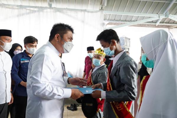 Herman Deru Hadiri Wisuda Akbar Ponpes Terpadu La Tansa Mustika Kabupaten PALI