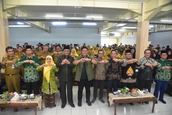 Herman Deru Ingatkan Muhammadiyah Tetap Konsen Majukan Pendidikan yang Berakhlak