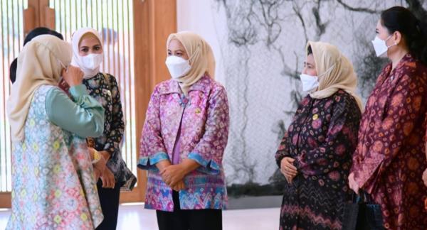 Iriana Jokowi dan OASE KIM Kunjungan Kerja ke Provinsi Sumatera Selatan