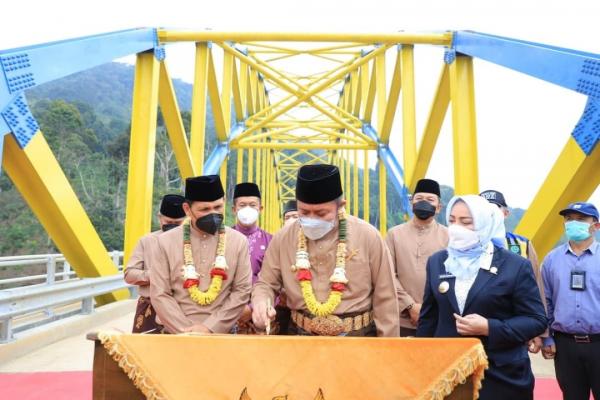 Jawab Keinginan Warga Lubuklinggau, Herman Deru Resmikan Jembatan Bukit Sulap Lingkar Barat
