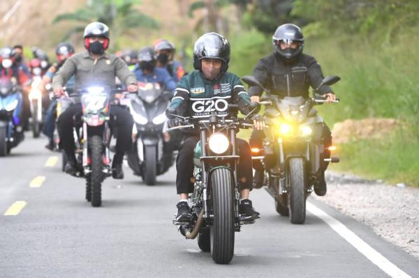 Jokowi : Udara Danau Toba Segar Sekali