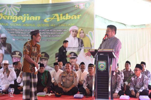 Komit Majukan Seluruh Daerah di Sumsel, Herman Deru Turun Langsung Tinjau Masyarakat di Kawasan Perairan