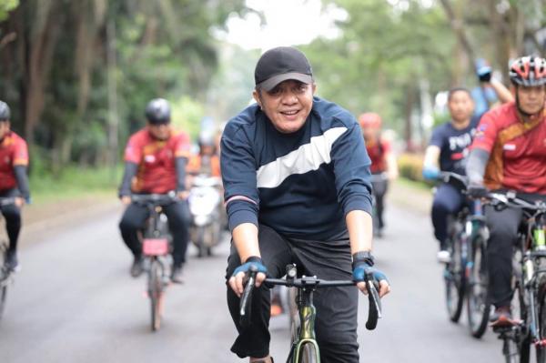 Meriahkan HUT TNI ke 77, Herman Deru Gowes Bersama Forkopimda Sejauh 10 KM