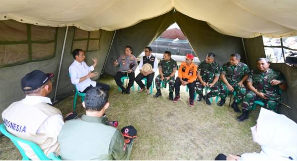 Presiden Instruksikan Buka Akses Daerah Terisolasi Akibat Gempa Cianjur