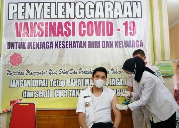 Usai Divaksin, Bupati OI Panca Wijaya Akbar Mengaku Lebih Percaya Diri