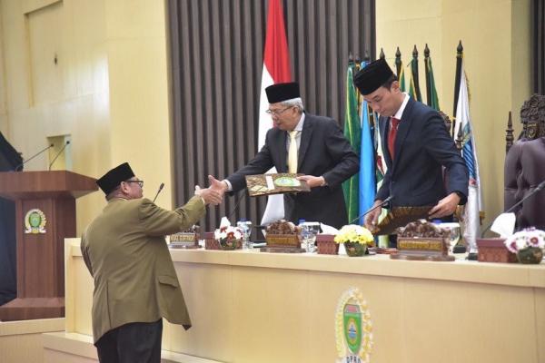 Wagub Mawardi Dengarkan Pandangan Umum 9 Fraksi DPRD Terhadap Raperda APBD 2023